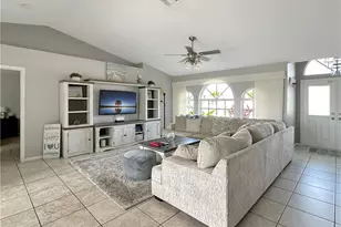 522 SE 4th St, Cape Coral, FL 33990 - Photo 3