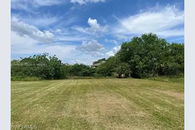 938 Meyerchick Dr, Moore Haven, FL 33471 - Photo 5