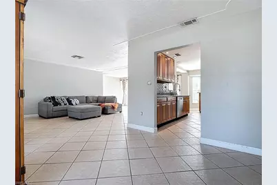 5351 Chippendale Cir E, Fort Myers, FL 33919 - Photo 3