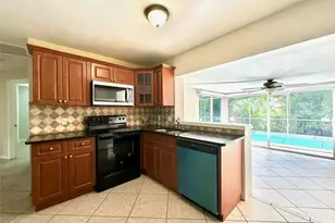 2400 Hunter Terrace, Fort Myers, FL 33901 - Photo 5