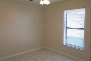 1221 NE 10th Ln, Cape Coral, FL 33909 - Photo 11