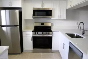 17455 Silver Fox Dr, Fort Myers, FL 33919 - Photo 9