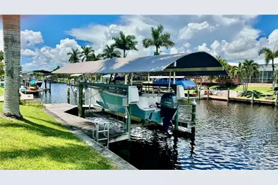 1927 SE 10th St, Cape Coral, FL 33990 - Photo 9