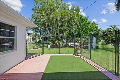 4517 Vinsetta Ave, North Fort Myers, FL 33903 - Photo 19