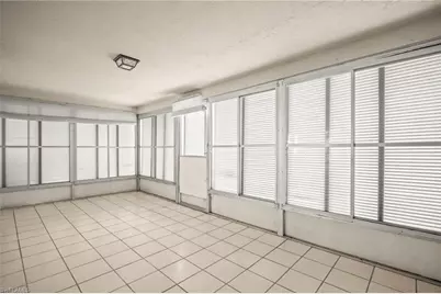 5586 Pendlewood Ln, Fort Myers, FL 33919 - Photo 9