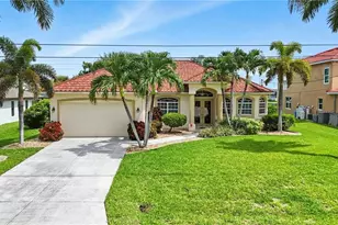227 SW 28th Terrace, Cape Coral, FL 33914 - Photo 3