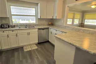 290 Valencia Dr, Fort Myers, FL 33905 - Photo 5