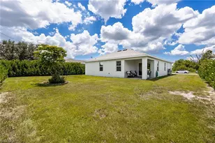 821 NE 6th Pl, Cape Coral, FL 33909 - Photo 27