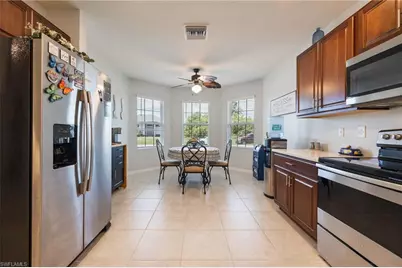 821 NE 6th Pl, Cape Coral, FL 33909 - Photo 5