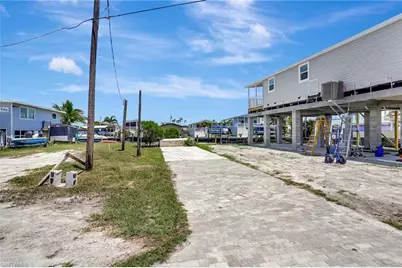 856 Oak St, Fort Myers Beach, FL 33931 - Photo 13