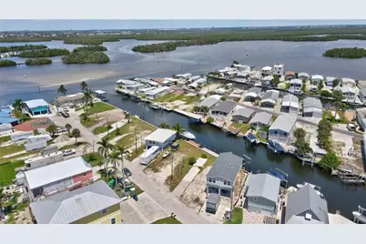 856 Oak St, Fort Myers Beach, FL 33931 - Photo 3