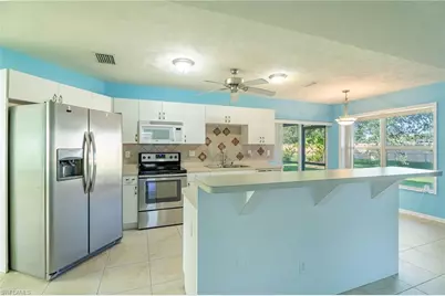 824 SE 3rd Pl, Cape Coral, FL 33990 - Photo 7