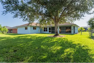 824 SE 3rd Pl, Cape Coral, FL 33990 - Photo 3
