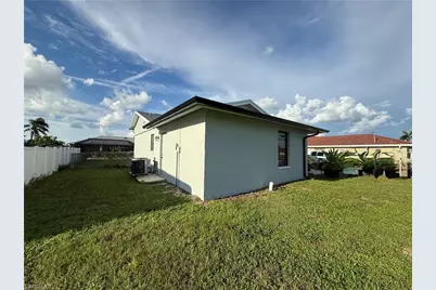 421 SW 21st Ter, Cape Coral, FL 33991 - Photo 3