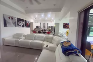 943 SW 15th Pl, Cape Coral, FL 33991 - Photo 3
