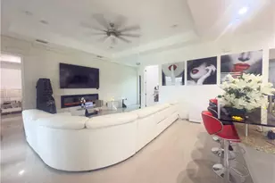 943 SW 15th Pl, Cape Coral, FL 33991 - Photo 5