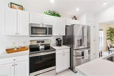 10055 Oakhurst Way, Fort Myers, FL 33913 - Photo 11