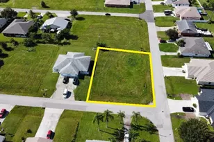 602 SE 9th St, Cape Coral, FL 33990 - Photo 1