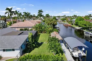 419 Pinecrest Ct, Cape Coral, FL 33904 - Photo 35