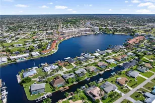 419 Pinecrest Ct, Cape Coral, FL 33904 - Photo 41