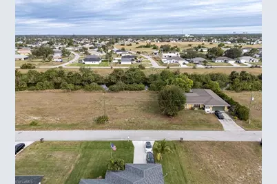 1923 NE 18th Pl, Cape Coral, FL 33909 - Photo 7