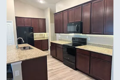 1005 SW 36th St, Cape Coral, FL 33914 - Photo 9