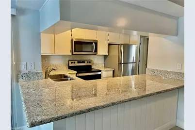 5650 Trailwinds Dr #122, Fort Myers, FL 33907 - Photo 5