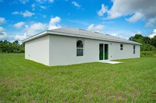 833 Chantilly St E, Lehigh Acres, FL 33974 - Photo 15