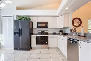 2001 Corona Del Sire Dr, North Fort Myers, FL 33917 - Photo 7