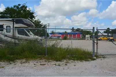 929 Country Club Blvd, Cape Coral, FL 33990 - Photo 5