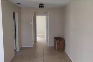 28 Temple Ct, Lehigh Acres, FL 33936 - Photo 5