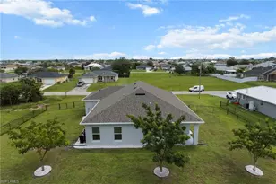2112 NE 4th Pl, Cape Coral, FL 33909 - Photo 27