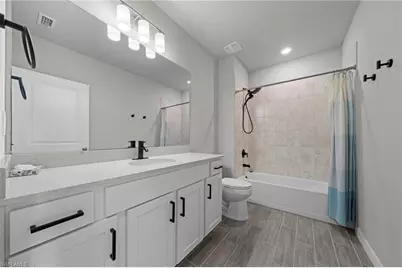 2112 NE 4th Pl, Cape Coral, FL 33909 - Photo 15