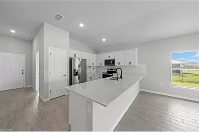 2112 NE 4th Pl, Cape Coral, FL 33909 - Photo 7