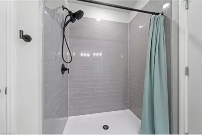 2112 NE 4th Pl, Cape Coral, FL 33909 - Photo 13