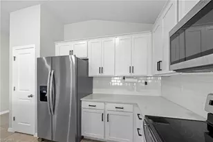 2112 NE 4th Pl, Cape Coral, FL 33909 - Photo 9