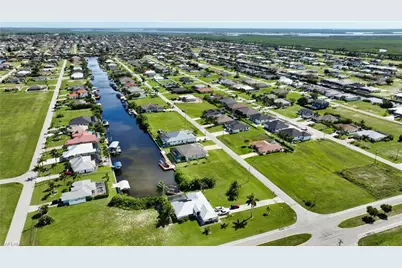 729 NW 36th Pl, Cape Coral, FL 33993 - Photo 5