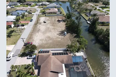 2712 SW 2nd Pl, Cape Coral, FL 33914 - Photo 3