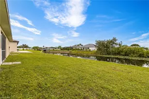 906 SW 11th Pl, Cape Coral, FL 33991 - Photo 15