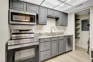 4906 Victoria Dr, Cape Coral, FL 33904 - Photo 11