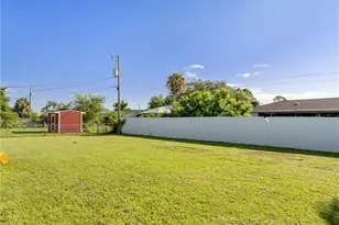 1233 SE 23rd Ave, Cape Coral, FL 33990 - Photo 11