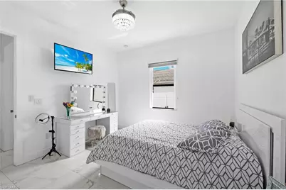 140 SE 16th St, Cape Coral, FL 33990 - Photo 23