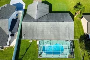 707 SE 9th Pl, Cape Coral, FL 33990 - Photo 3