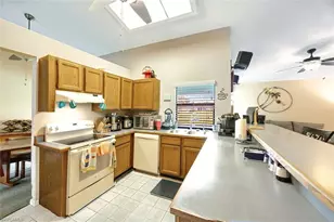 707 SE 9th Pl, Cape Coral, FL 33990 - Photo 9