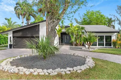 15600 Light Blue Cir, Fort Myers, FL 33908 - Photo 3