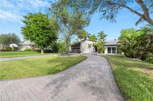 15600 Light Blue Cir, Fort Myers, FL 33908 - Photo 5