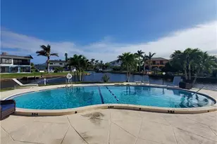 828 Victoria Dr, Cape Coral, FL 33904 - Photo 5