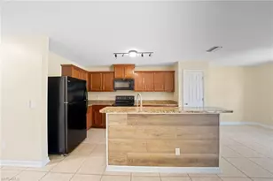 1005 SW 6th Pl, Cape Coral, FL 33991 - Photo 9