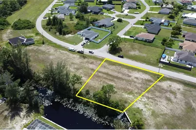 807 NE 38th Ter, Cape Coral, FL 33909 - Photo 3