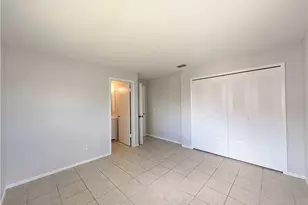 427 NE Pine Island Ln, Cape Coral, FL 33909 - Photo 5